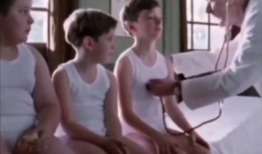 看搞笑视频,让你笑到肚子疼